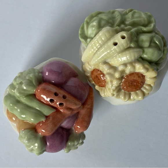 Vegetable Ceramic Salt & Pepper Shakers Ceramic EUC Sunflower Carrots Cabbages - Picture 2 of 13